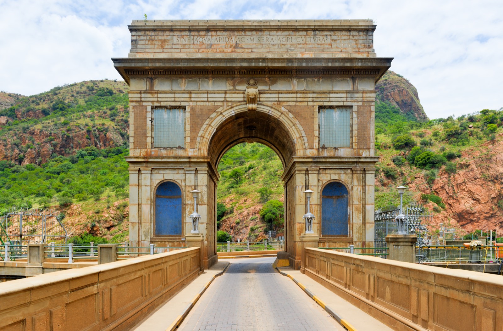 The 1921 arch on the Hartbeespoort Dam wall